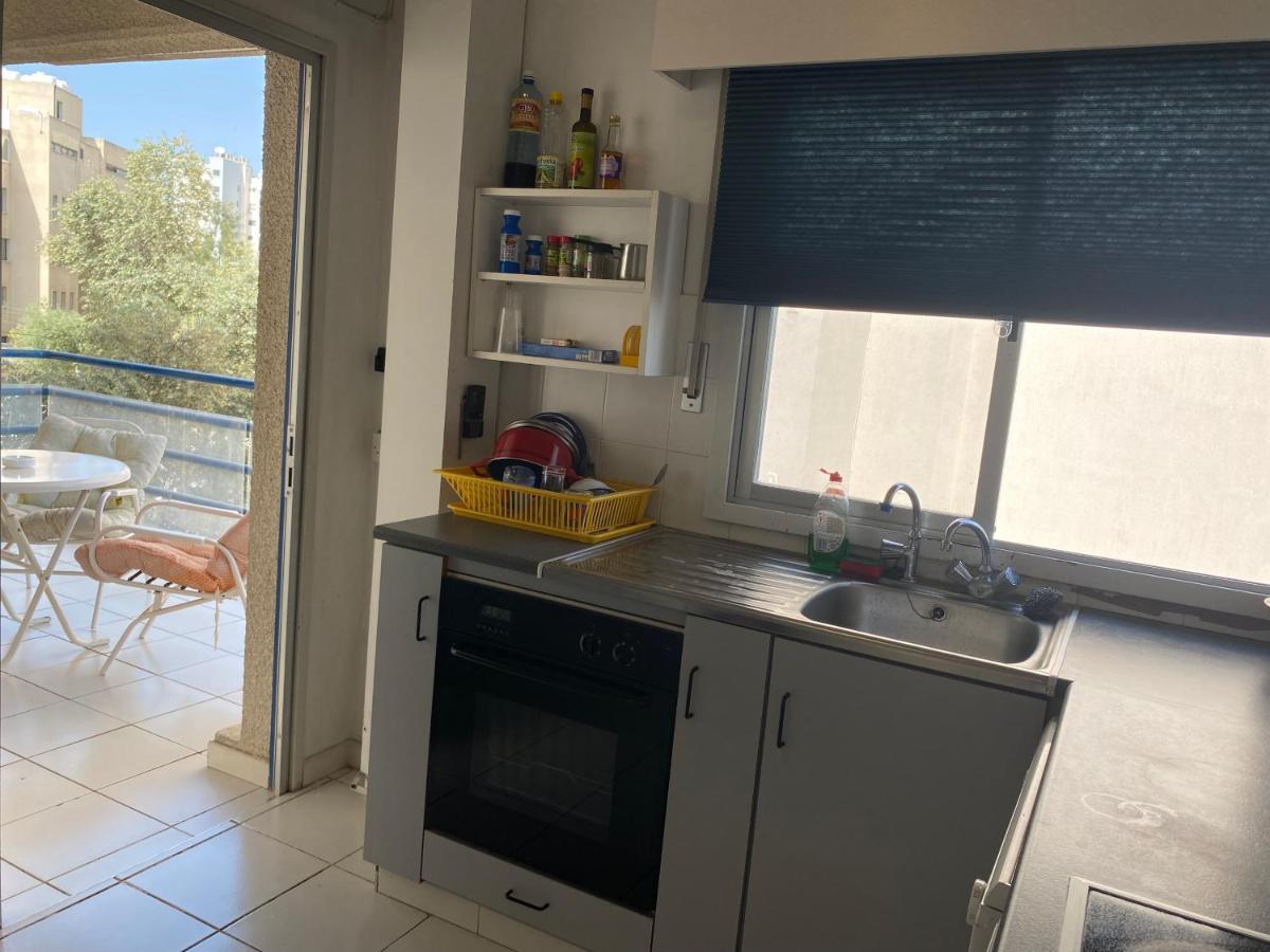 Private Room In A Shared Flat At Best Location Limassol Ngoại thất bức ảnh
