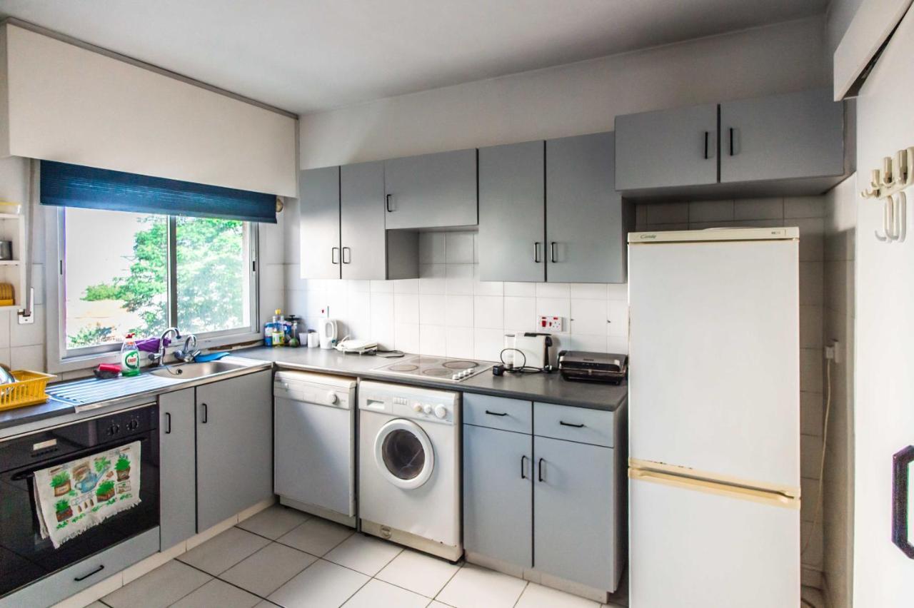 Private Room In A Shared Flat At Best Location Limassol Ngoại thất bức ảnh