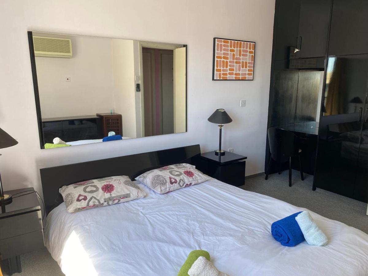 Private Room In A Shared Flat At Best Location Limassol Ngoại thất bức ảnh