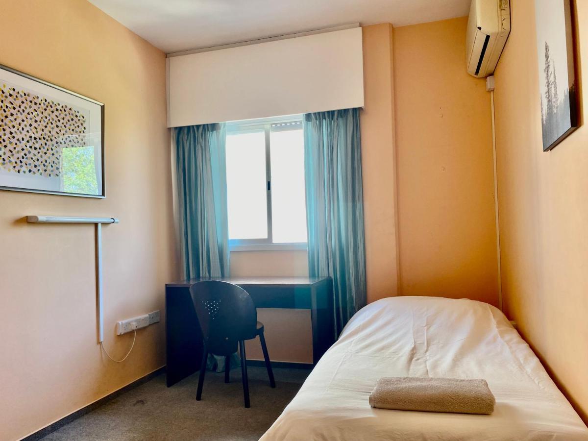 Private Room In A Shared Flat At Best Location Limassol Ngoại thất bức ảnh