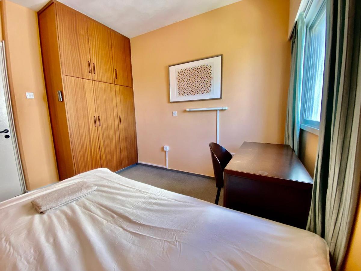 Private Room In A Shared Flat At Best Location Limassol Ngoại thất bức ảnh