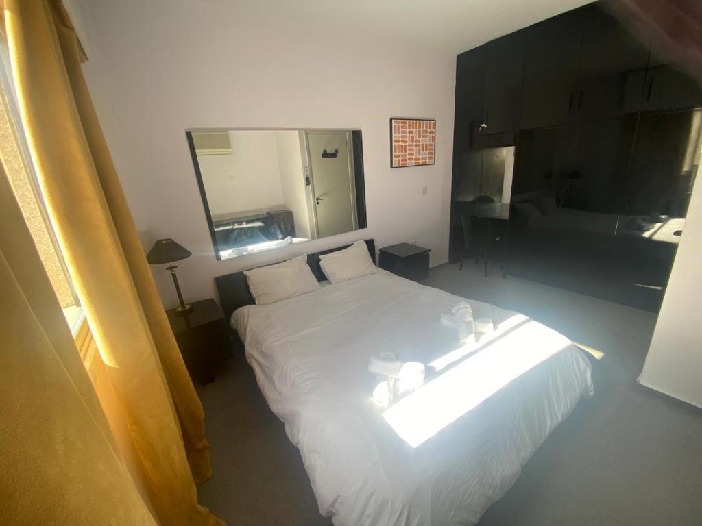 Private Room In A Shared Flat At Best Location Limassol Ngoại thất bức ảnh